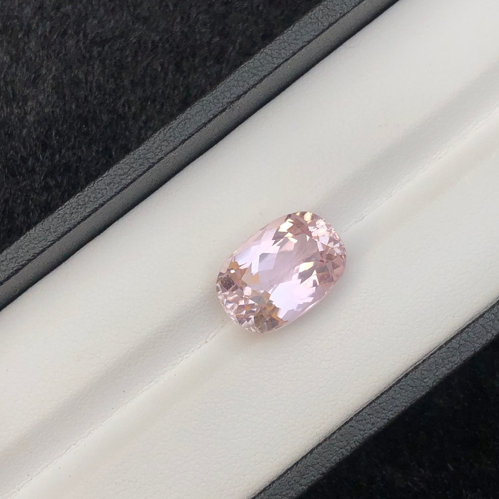 Nincs minimálár - 1 pcs Rózsaszín Kunzit - 10.58 ct - Nemzetközi Gemmológiai Intézet (IGI) #4.3