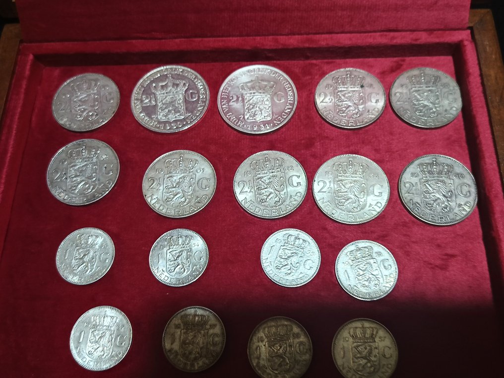 Netherlands. Estuche Deluxe 18 Coins Silver Juliana 222 Grm, Coins 1 Gulden & Coin 2 1/2 Gulden #2.1