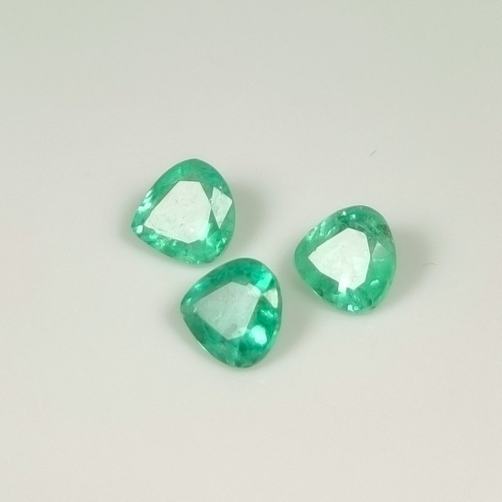 Zonder minimumprijs - 3 pcs Groen Smaragd - 1.33 ct - nternational Colored Gemstone Association (ICA GemLab) #4.3