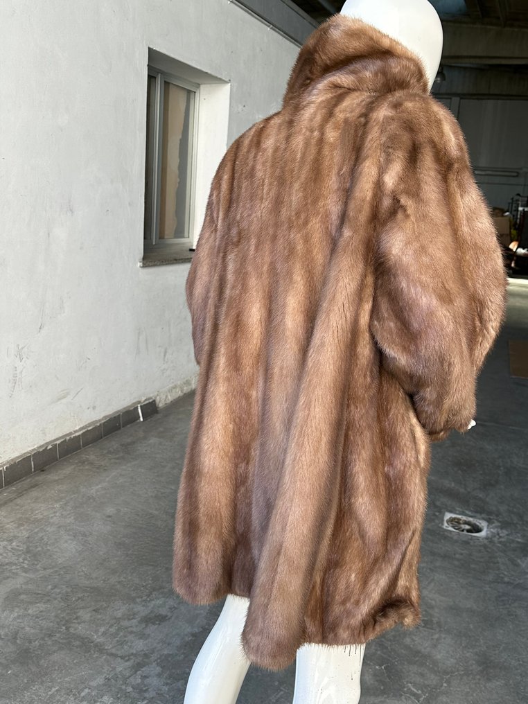 Artisan Furrier - Fur coat #4.3