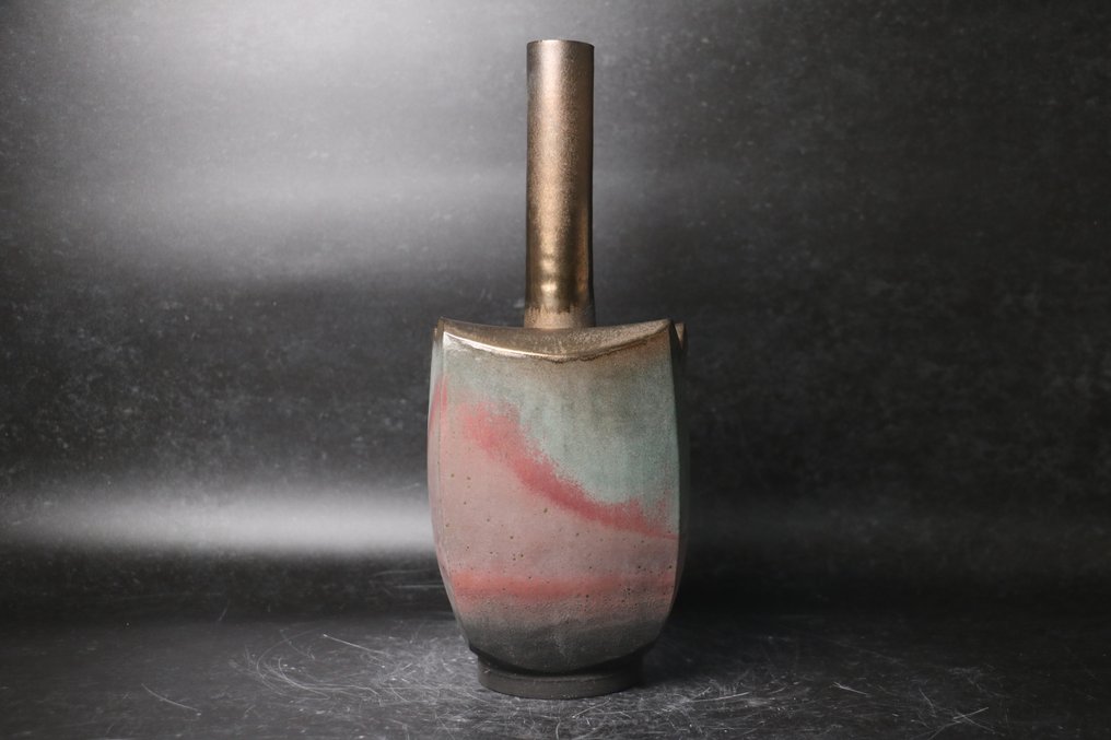 [Free Shipping] Hagi Ware Sculptural Bottle Vase - Bronze Glaze with Carved Relief and Multi-Color - Ceramic - 大和努 Yamato Tsutomu - Japan - 1900-2000 #1.0