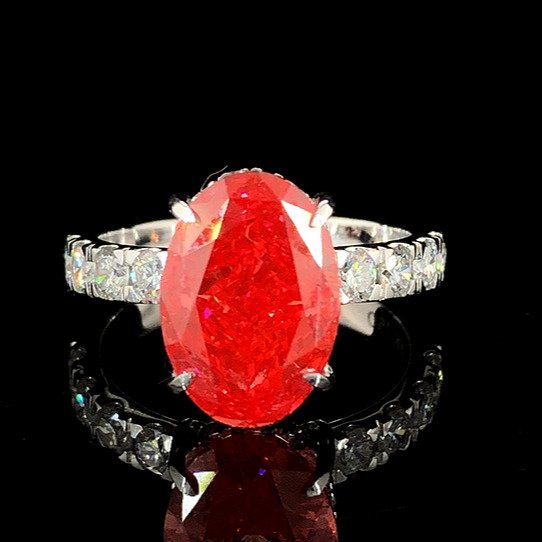 Sormus - 18 kt. Valkokulta - 6.00ct. tw. Punainen Timantti (Fancy-värinen laboratoriotimantti) - Timantti - Hienostunut kirkkaanpunainen #2.1