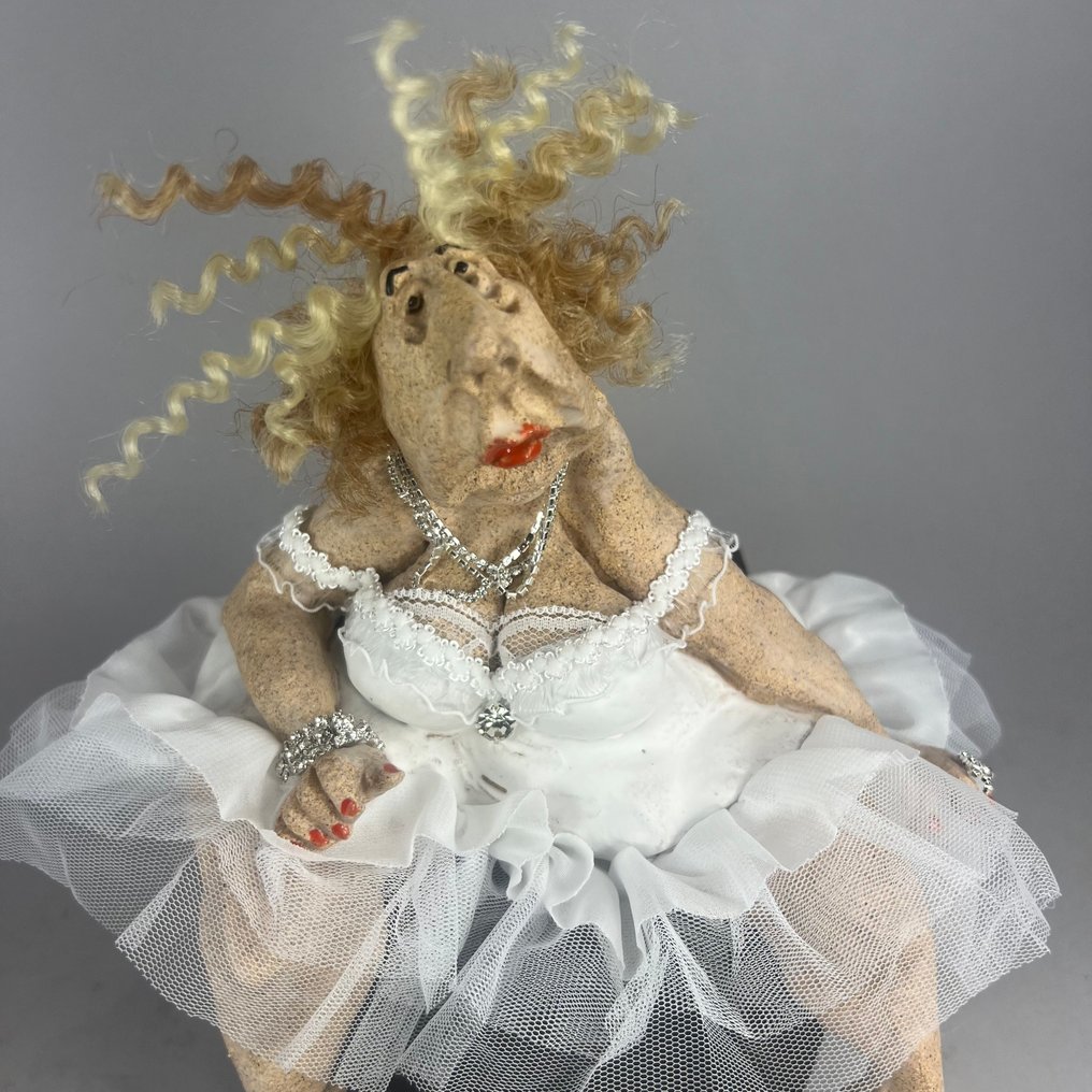 Anna Em - Γλυπτό, Waiting for the perfect man - hand made - 24 cm - Κεραμικό - 2025 #1.0
