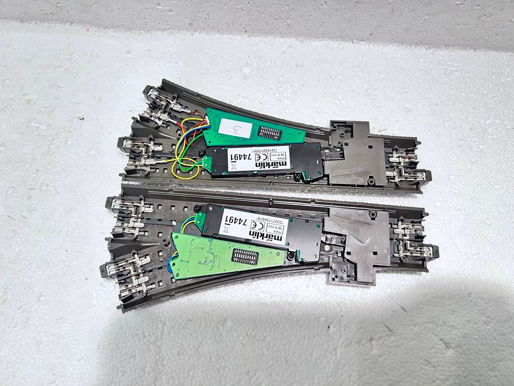 Märklin H0 - 24611/24612/74461/74491 - Model train tracks (2) - 2x digital switches C-Rail #1.0