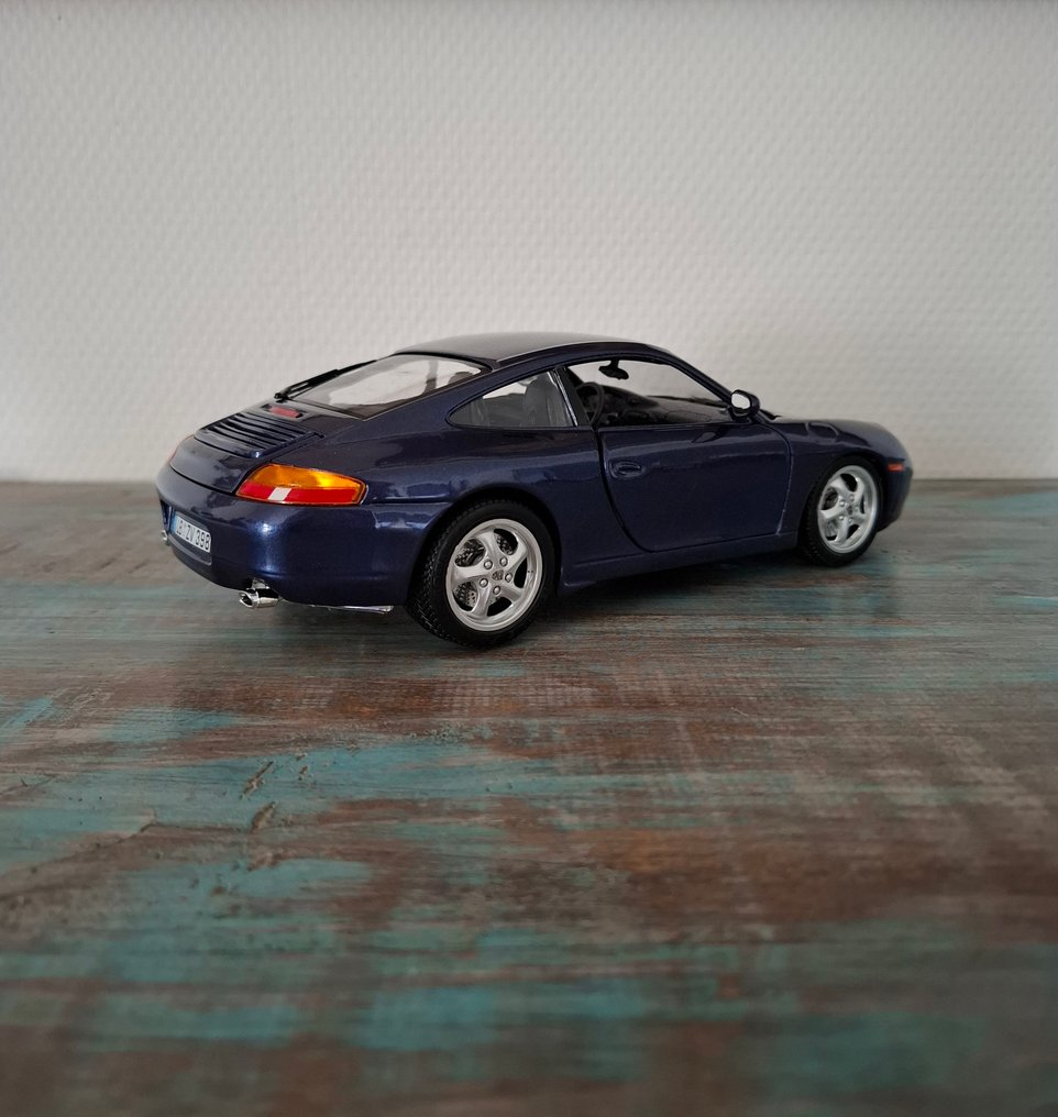 Bburago 1:18 - Modellauto - Porsche 911 Carrera (Typ 996) - Original Händler WAP 021 008 97 #1.0