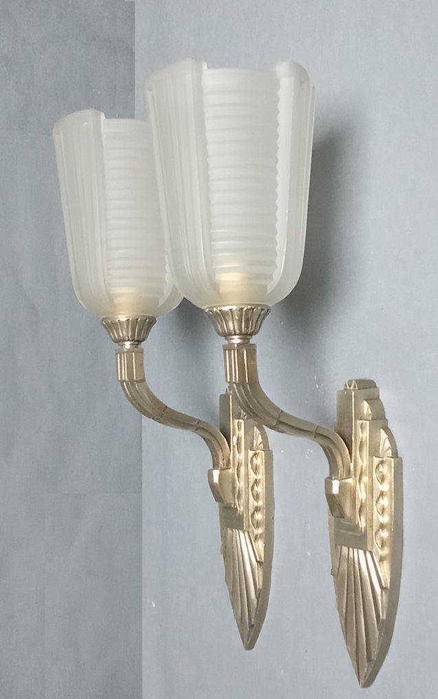 A. Richard - H. Petitot - Seinälampetti (2) - Hopeoitu pronssi #3.2