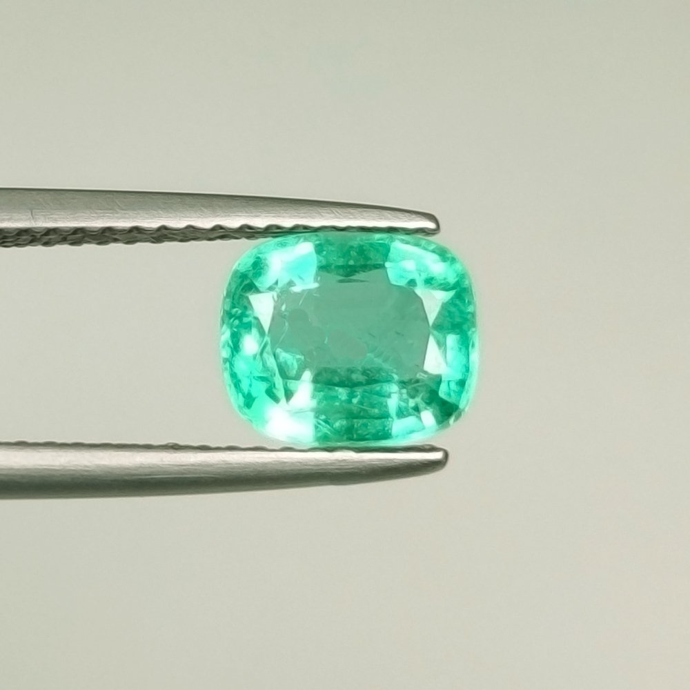 Grønn Smaragd  - 1.64 ct - Internasjonal forening for fargede edelstener (ICA GemLab) #1.0