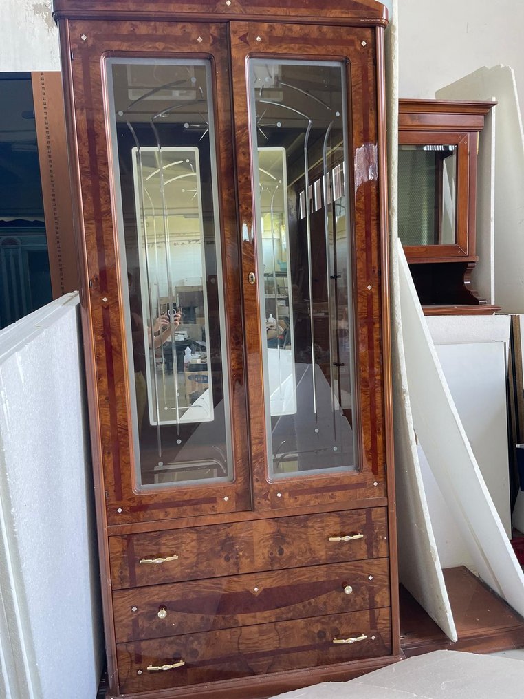 Display cabinet - Crystal - Walnut burl display case #4.3