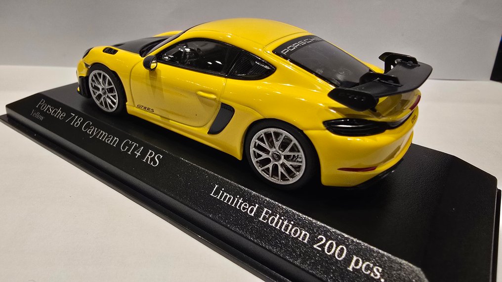 MiniChamps 1:43 - Model car - Porsche 718 Cayman GT4 RS - Strong Limited Edition, only 200 pieces #2.1