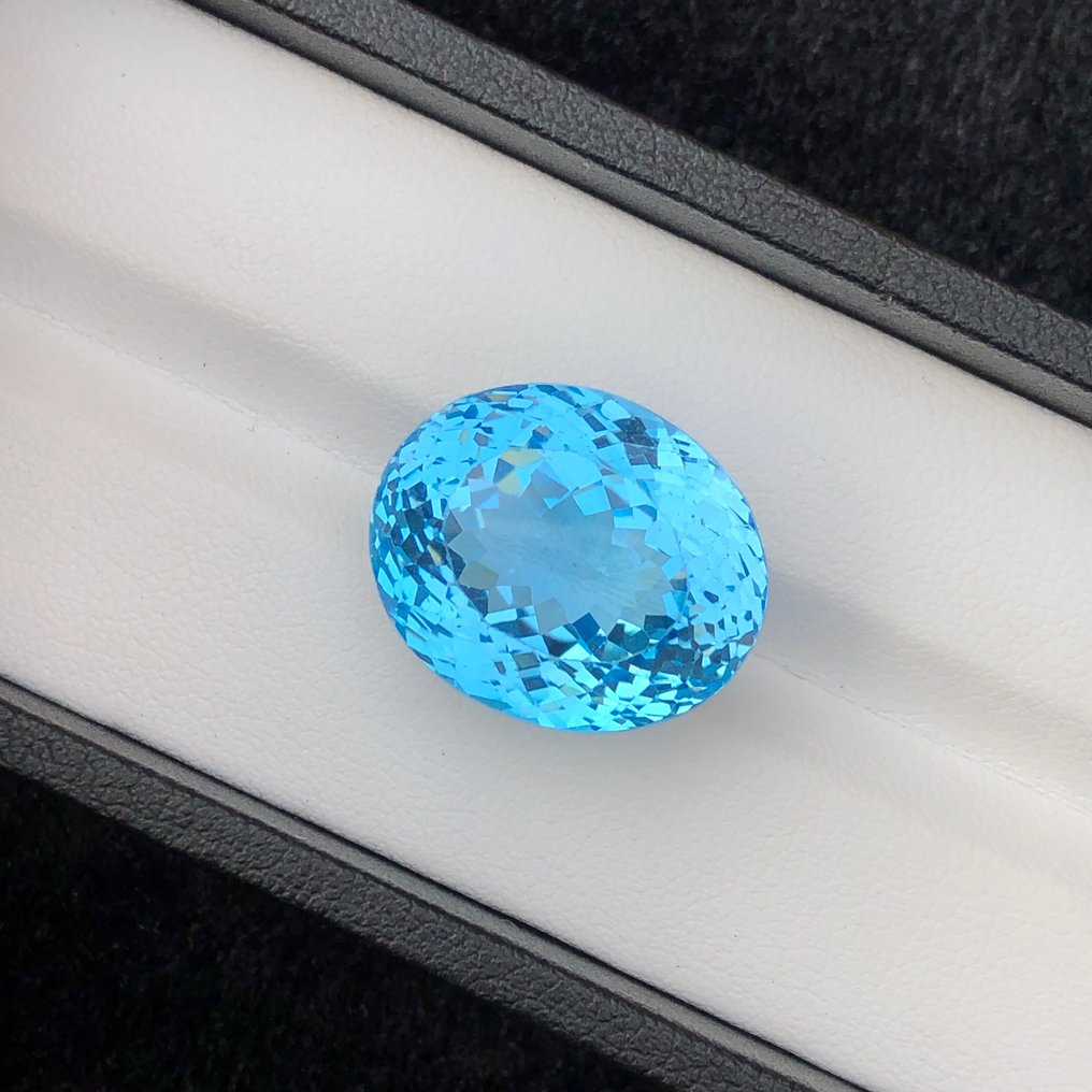 Fără preț de rezervă - 1 pcs Albastru Topaz - 34.51 ct - IGI (Institutul gemologic internațional) #3.2