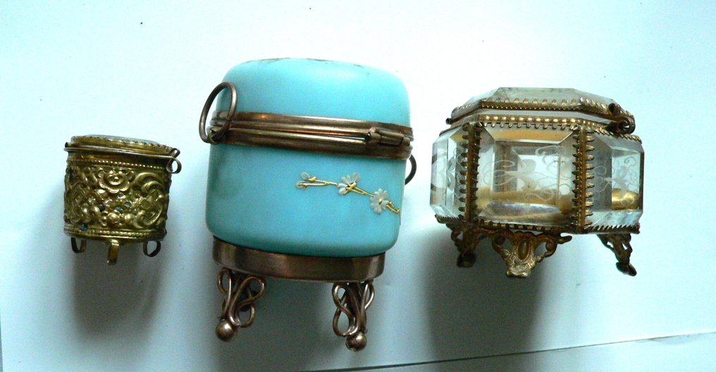 unbekannt - Βάζο με καπάκι (3) - Φυσημένο από το στόμα - Υαλογράφημα - Γυάλινα κουτιά για κοσμήματα. #3.2