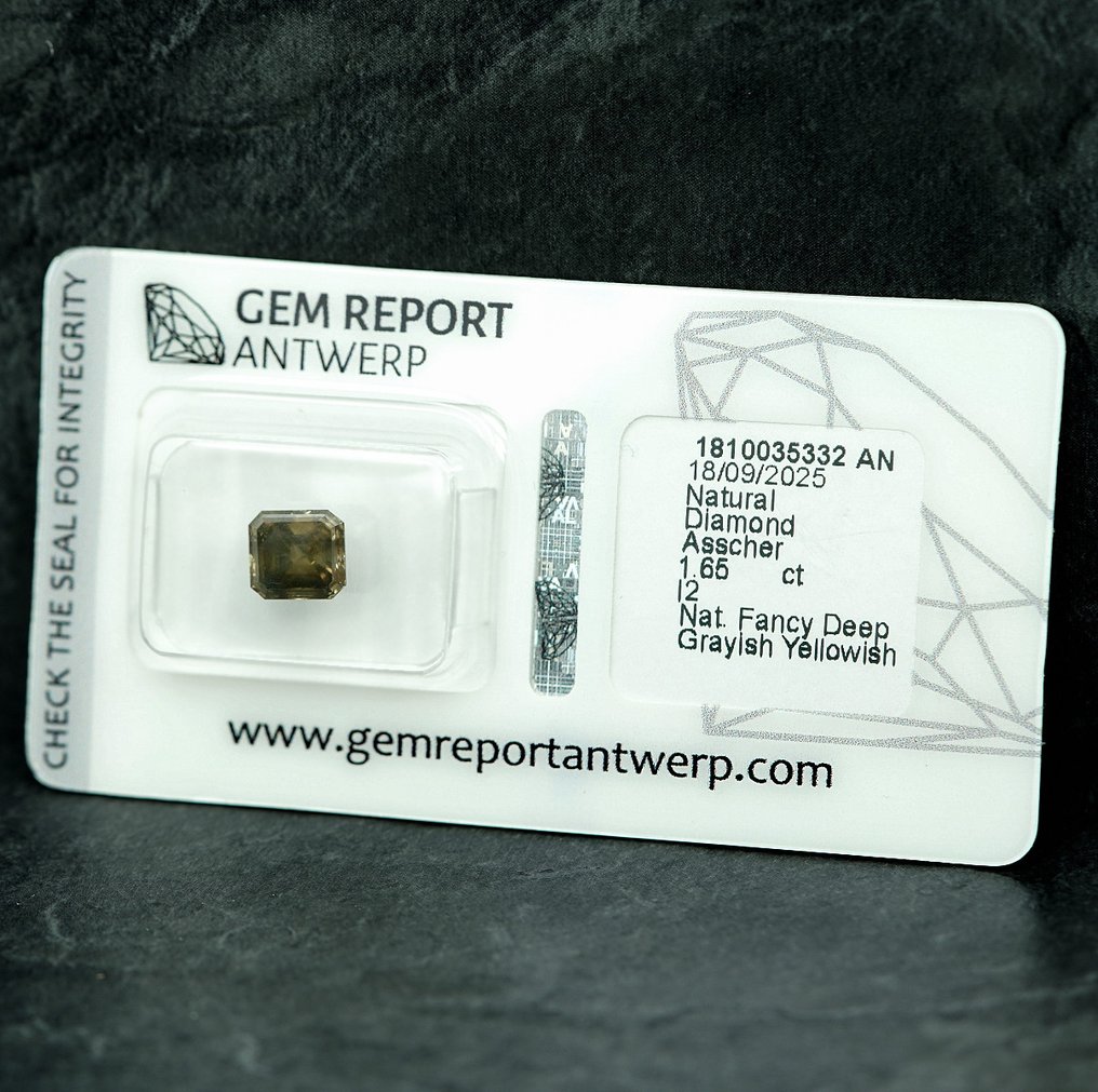 Nincs minimálár - 1 pcs Gyémánt  (Természetes színű)  - 1.65 ct - Négyzet - Fancy deep Szürkés, Sárgás Barna - I2 - Gem Report Antwerpen (GRA) #1.0
