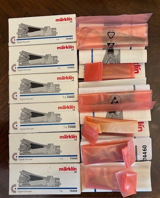 Märklin, Esu H0 - Marklin 24612x1;24611x1;6084x1; 6083x1;74470X2; 74460x6;60941x1. Esu 51820x1 - Model train tracks (14) - Set includes two Märklin H0 exchanges with boxes, various decoders, and accessories: ESU SwitchPilot #2.1