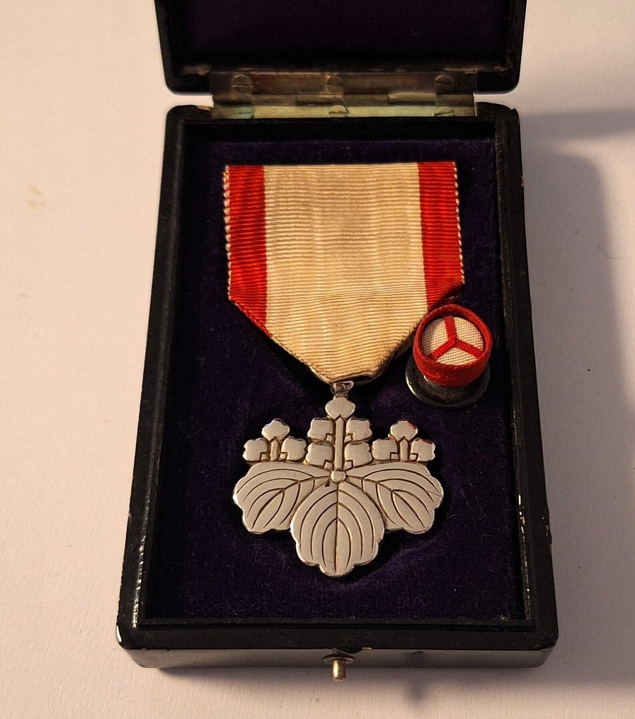 日本 - 獎牌 - Silver Japanese Order of the Rising Sun 8th class with ribbon, badgepins and lacuered box #1.0