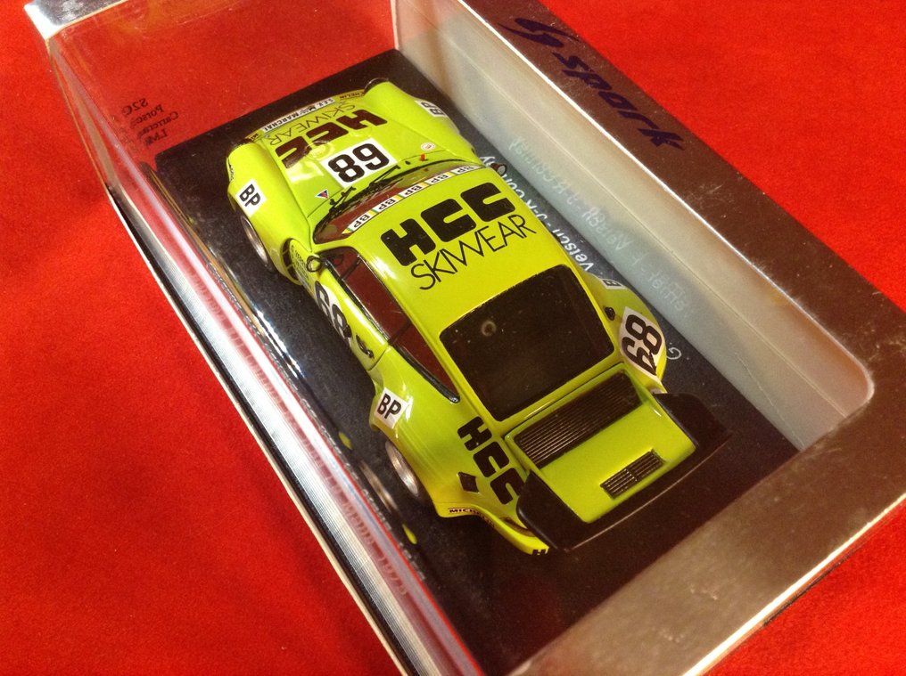 Spark 1:43 - Rennwagenmodell - ref. #S2096 Porsche 911 Carrera RSR 3,0L."HCC Skiwear" 24h Le Mans 1975 #68 Verrier/Vetsch/Corthay - Ausgezeichnete Qualität - Limitierte Auflage - Heute schwer zu finden. #3.2