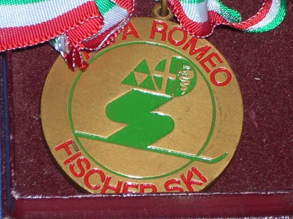 Alfa Romeo: 3 keys, 2 medals, and a silver badge with four-leaf clover and long stem (6 pcs.) - Alfa Romeo - 1980 #1.0