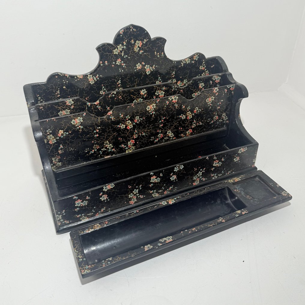 Letter holder - Lacquered papier mâché - Letter carrier / feather #3.2