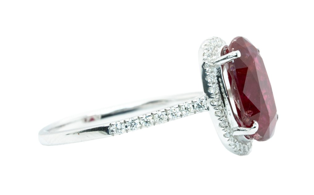 戒指 - 14 克拉 白金, 浓郁红色（无热） -  4.01ct. tw. 紅寶石 - 鉆石 - 0.40克拉 - VS #3.2