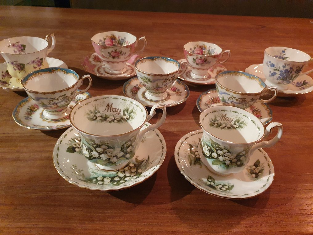 Royal Albert - Tazza e piattino (9) - Flower of the Month en andere - Osso, Porcellana, Porcellana fine di ossa - Tu e le tazze di caffè #1.0