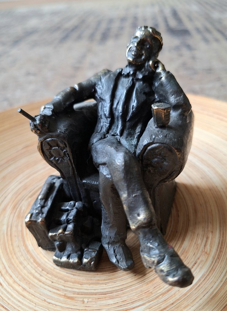 Artihove - 小塑像 - 'Man in fauteuil' - 氧化 #3.2