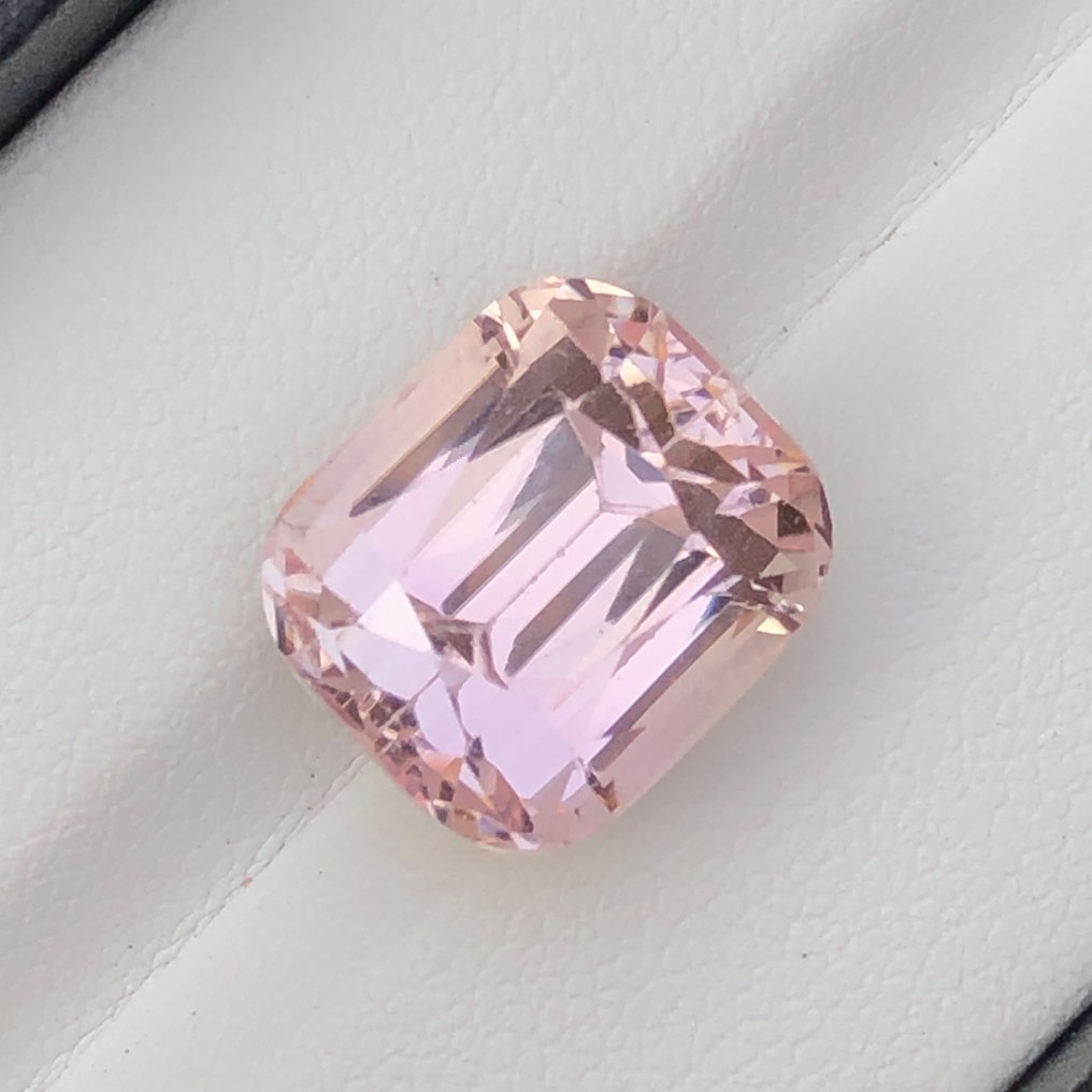 Nincs minimálár - 1 pcs  Rózsaszín Spodumen  - 12.36 ct - Nemzetközi Gemmológiai Intézet (IGI) #2.1