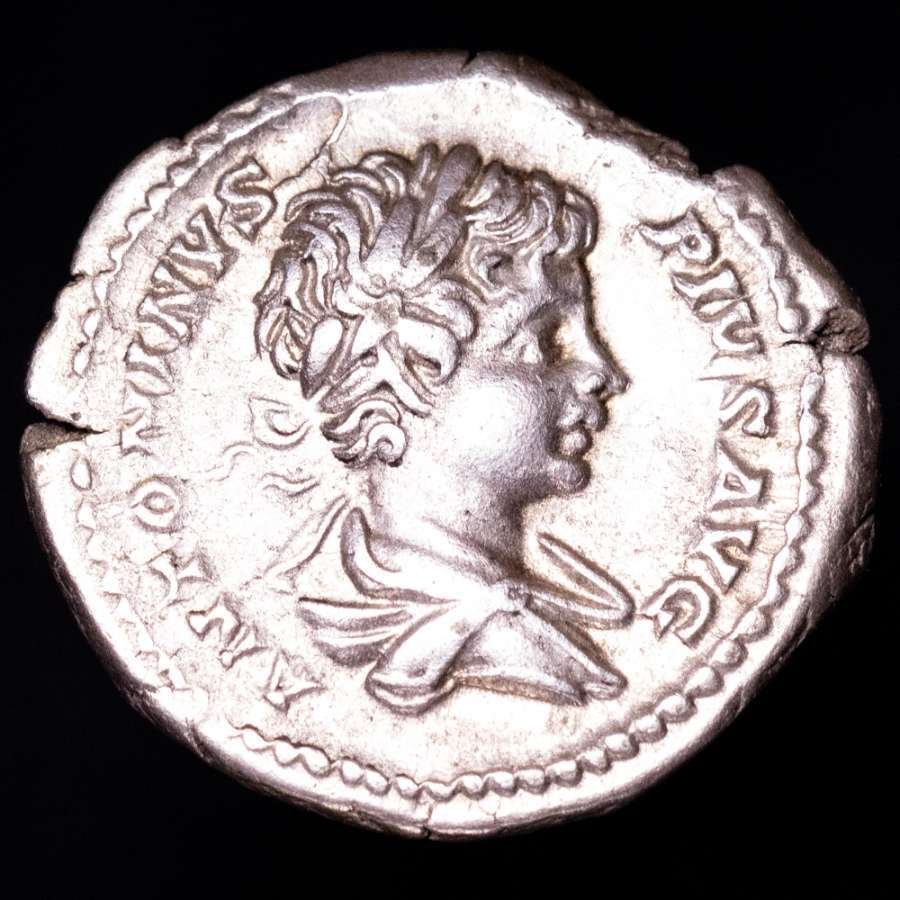 Római Birodalom. Caracalla (AD 198-217). Denarius Rome mint, A.D. 201. PART MAX PONT TR P IIII, two captives standing right and left at foot of (Nincs minimálár) #1.0