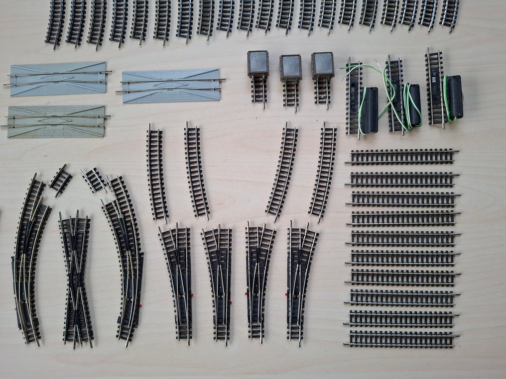 Minitrix N - 4900 serie - Spår för modelltåg (80) - Sortiment av elektriska växlar och räls #3.2