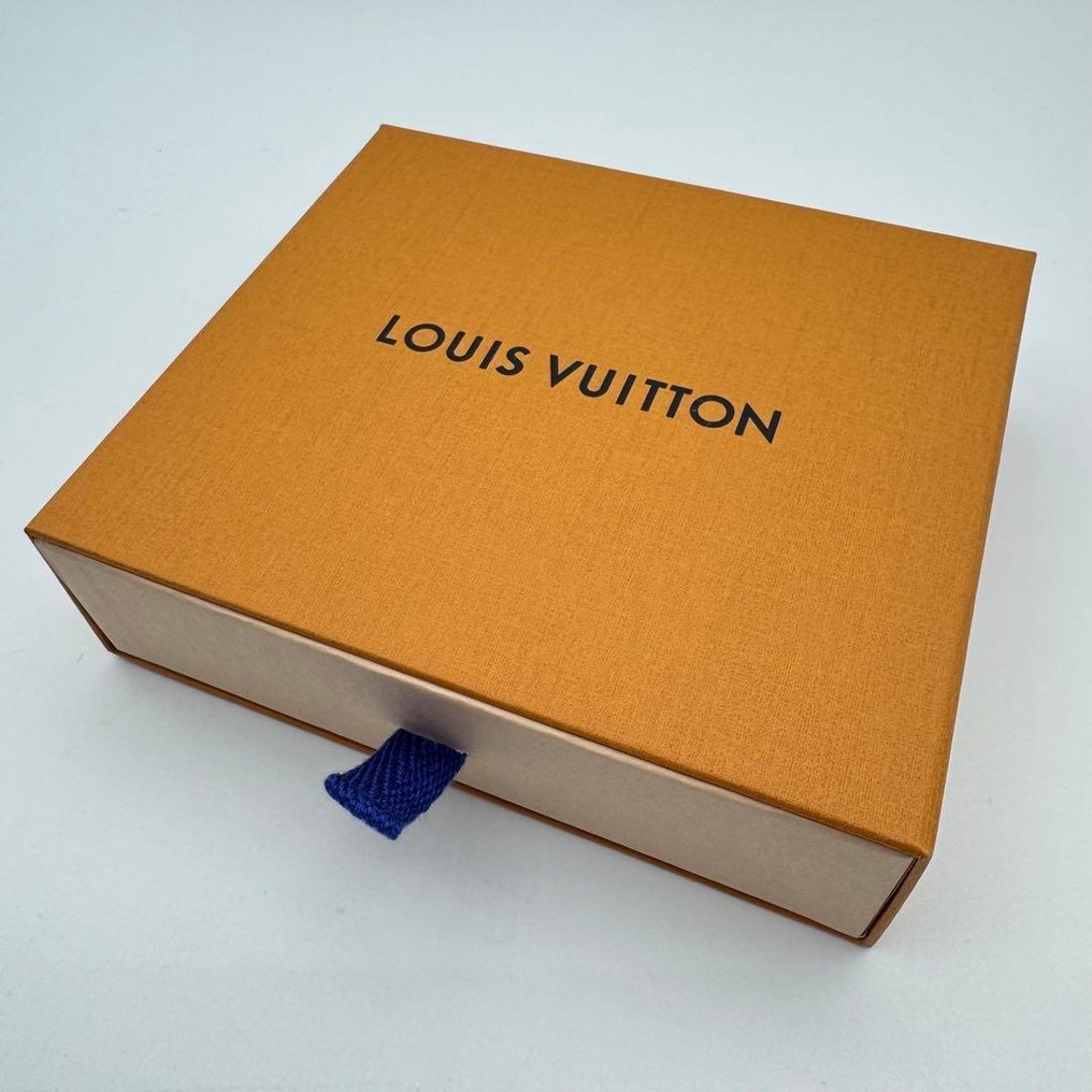 Travel icon - Enamel - Panam Charm Monogram #1.0