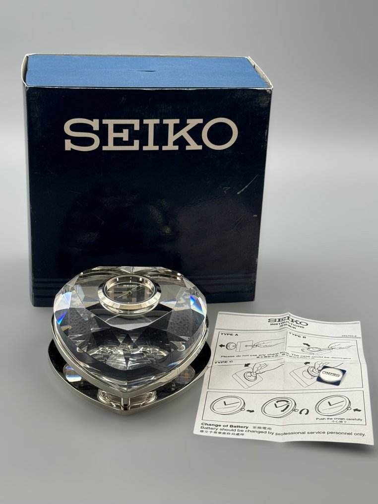 Table/desk clock - Seiko Herzförmige Kristall‑Tischuhr QHG016S – facettierter Glas‑Paperweight - Originalbox & - Vintage Crystal - 1990-2000 - Incl box and papers #2.1