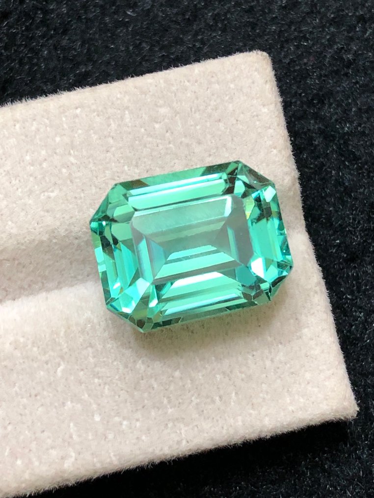 Ingen reservasjonspris - 1 pcs Grønn Hiddenitt - 16.85 ct - Det internasjonale gemologiske institutt (IGI) #1.0