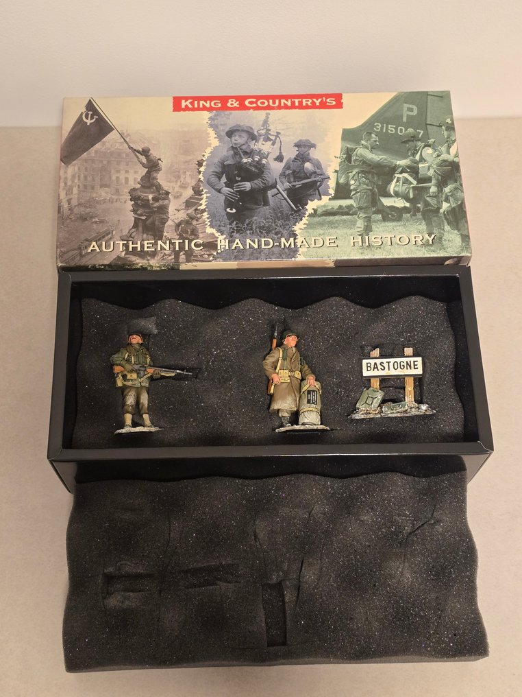 King & Country - Statuetta militare in miniatura - Set BBA010 - Retired - "Welcome to Bastogne" - Metallo #1.0