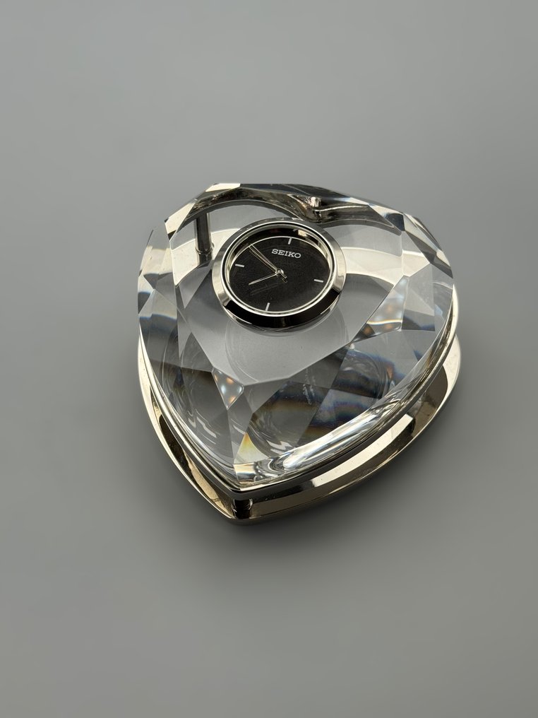 Table/desk clock - Seiko Herzförmige Kristall‑Tischuhr QHG016S – facettierter Glas‑Paperweight - Originalbox & - Vintage Crystal - 1990-2000 - Incl box and papers #4.3