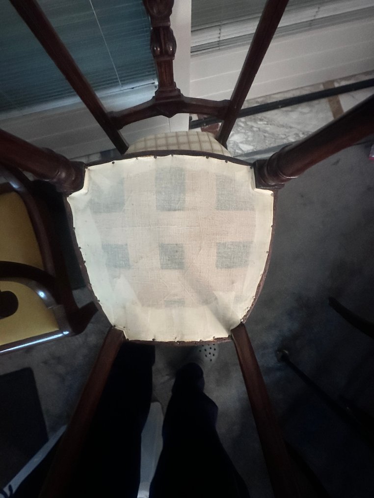 Scaun (2) - Foioase #4.3