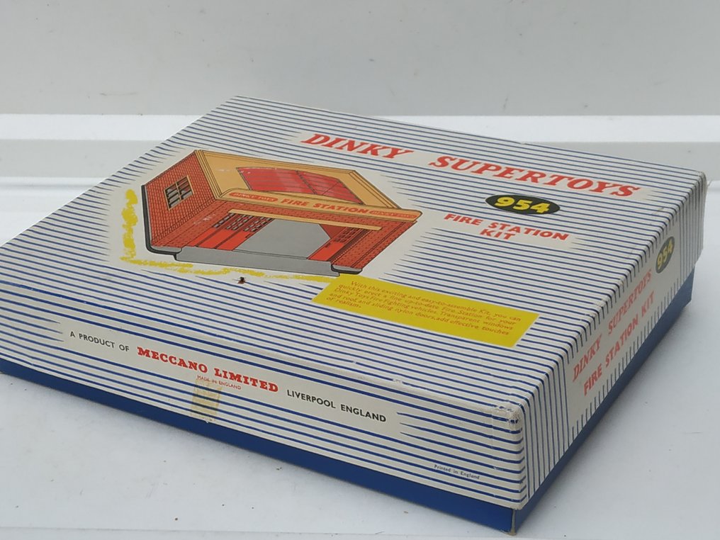 Dinky Toys 1:48 - Kit per modellini - Dinky Supertoys First Original Issue "Fire Station" Kit No.954 - In Original First Serie SuperToys 'Picture' Box - 1961 #1.0