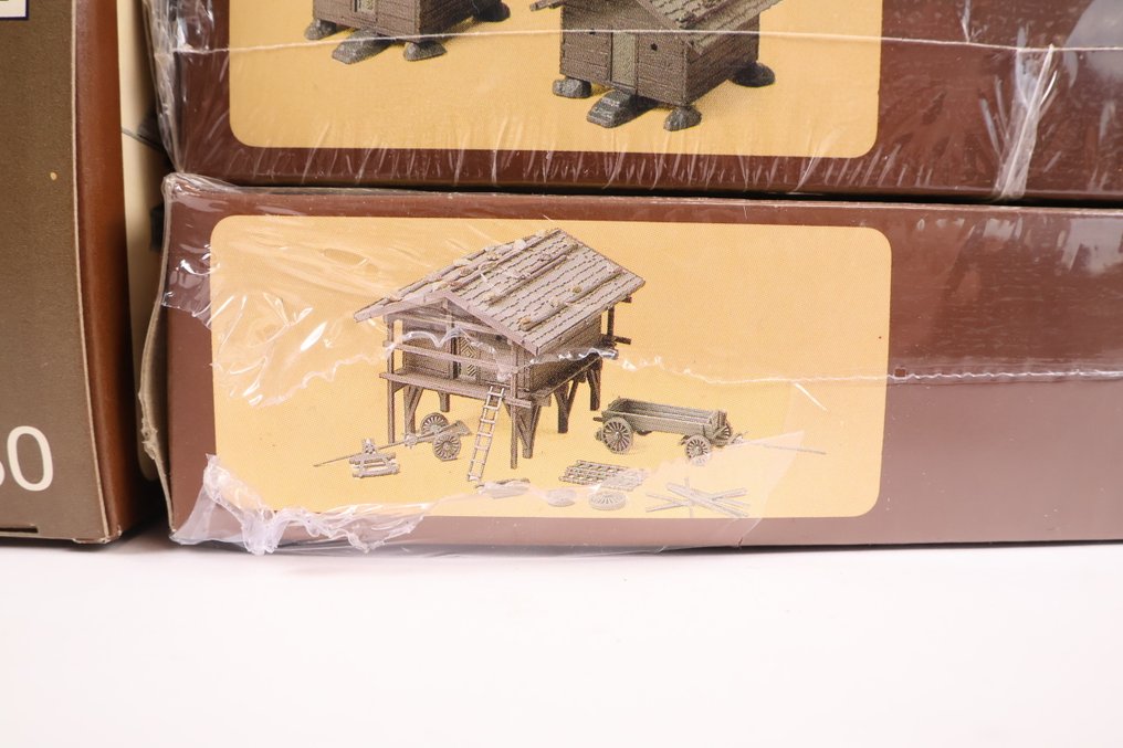 Faller H0 - 330/331/333/334 - Model train building kits (4) - Four building kits: Alpine farms and hay barns. #2.1