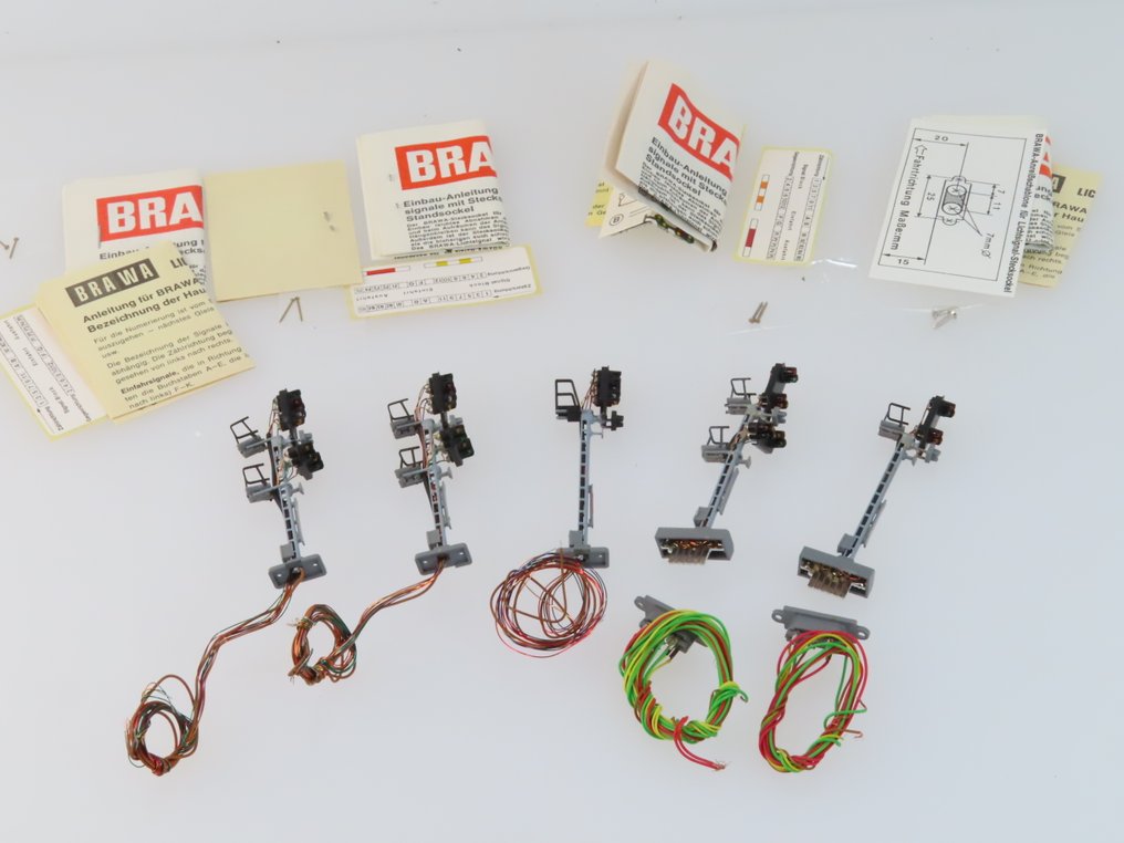 Brawa H0 - 8804/8702/8803 - Modeltreinlandschap (5) - 5-delig seinkavel met licht-hoofdseinen #1.0