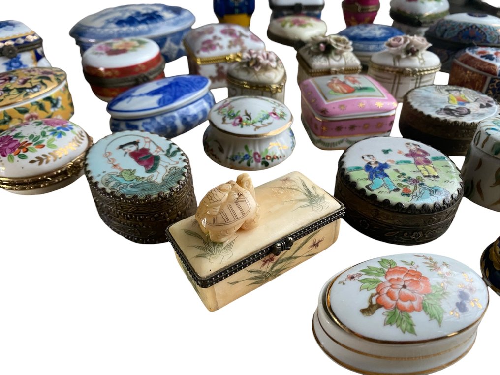 Vista Alegre, Capodimonte, Fine Porcelain, Cof - Κουτί κοσμημάτων (30) - Συλλογή 30 κουτιών κοσμημάτων - Πορσελάνη, Μέταλλο #2.1