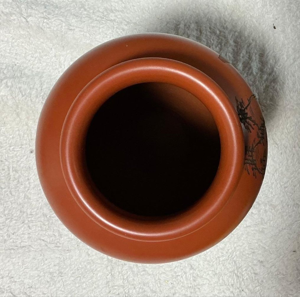 Βάζο - Βάζο με ανάγλυφη τοπιογραφία από κόκκινη πηλό Tokoname Ware από τον Kōzan (幸山) – Με Tomobako – Καλή, Πηλός - Ιαπωνία  (χωρίς τιμή ασφαλείας) #4.3