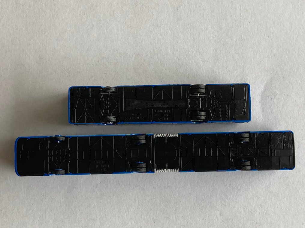 Rietze H0 - 656119 - 75841 - Machetă tren transport călători (2) - Model articulat cu două uși, incl. ambalaj original și căptușeală din spumă, autocolante cu numărul - RhB Arosa bus en Engadin Bus #3.2