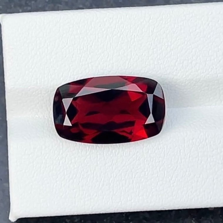 Nincs minimálár Piros Rodolit, Gránát - 10.21 ct - Nemzetközi Színes Drágakő Szövetség (ICA GemLab) #3.2