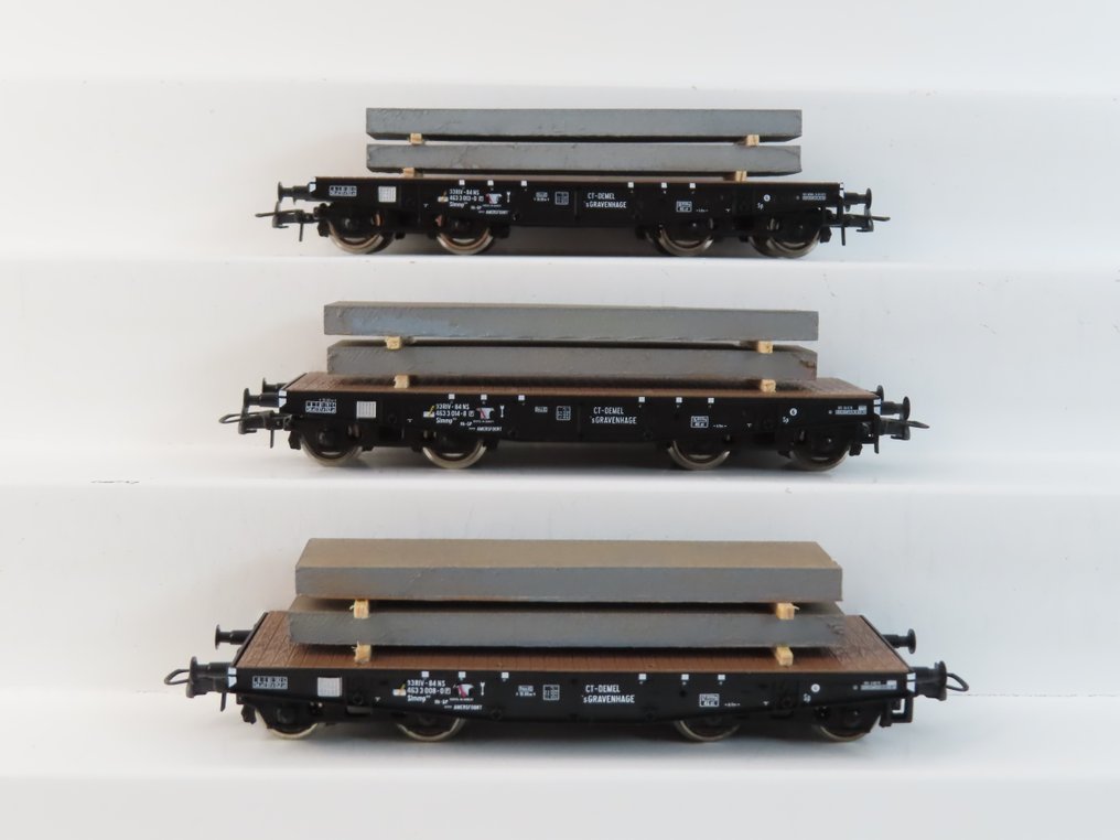 Roco H0 - 67194 - Set di vagoni merci di modellini di treni (1) - Set da tre pezzi con carro a pianale a quattro assi caricato con lastre di cemento. - NS #1.0