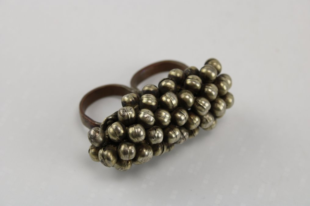 Vesya / Davano - double ring - India (No reserve price) #1.0