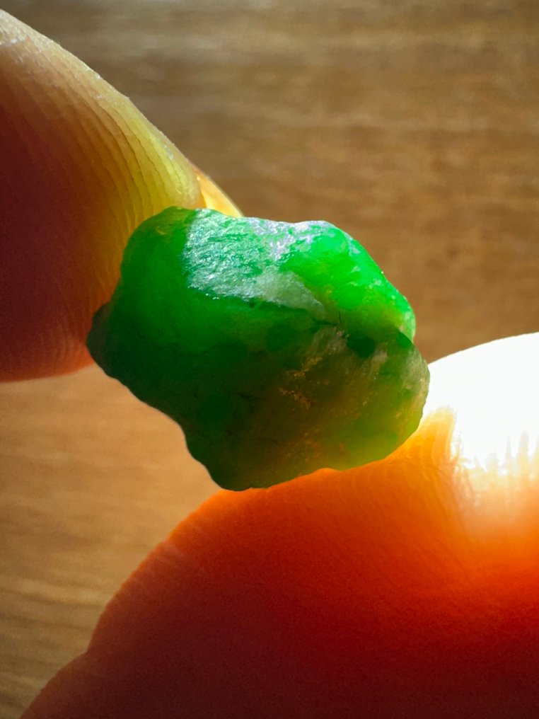 祖母绿 粗糙。6.40克拉 顶级绿色巨大翡翠水晶。百分之百特别之作！ - 高度: 13 mm - 宽度: 10 mm- 1.28 g #4.3