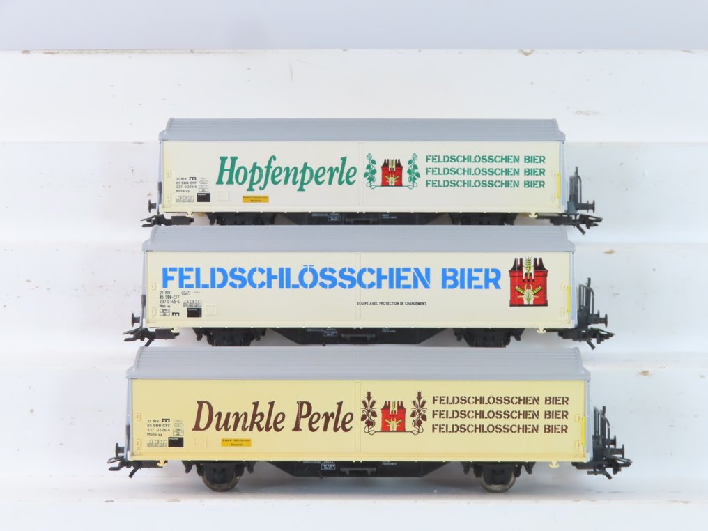 Märklin H0 - 84785 - Σετ τρένου μοντελισμού μεταφοράς εμπορευμάτων (1) - 3-τμυλο σετ φορτηγών αυτοκινήτων με 2-άξονες συρόμενα τοιχώματα, μεταξύ άλλων με εκτύπωση - SBB-CFF #1.0