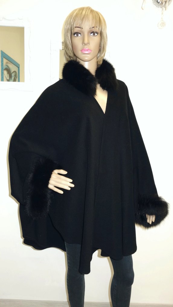 Artisan Furrier - Γούνινο παλτό #1.0