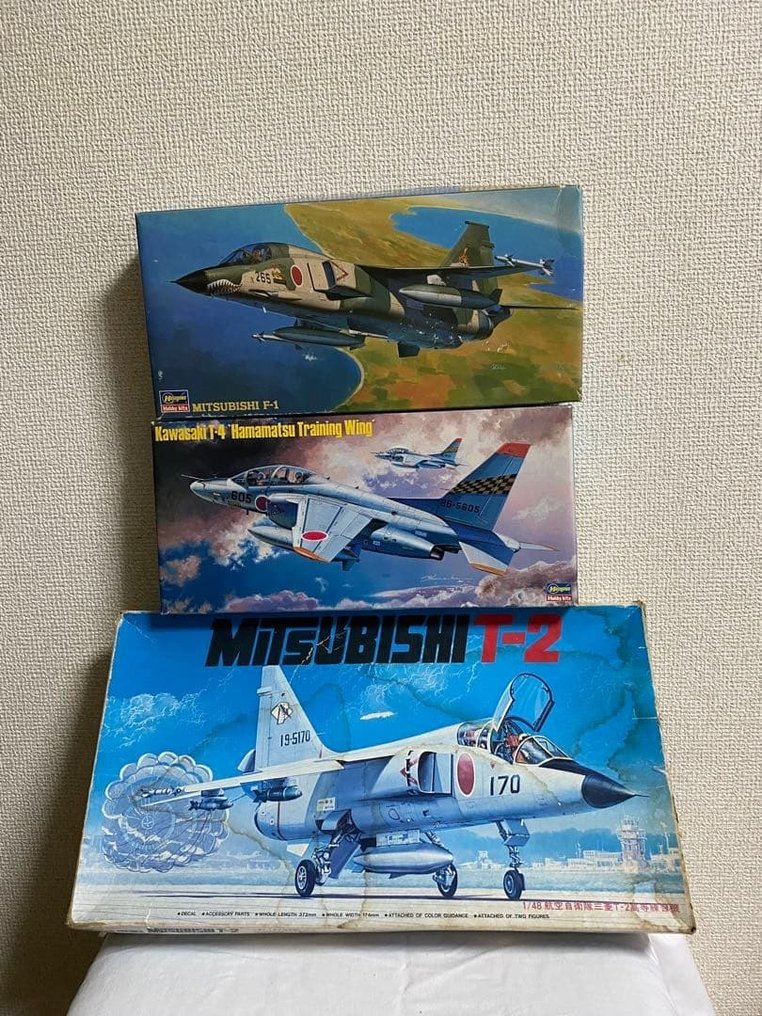 Hasegawa 1:48 - Coche a escala  (3) - Mitsubishi T-2, Kawasaki T-4, Mitsubishi F-1 - T-2: 1/48 sin montar (caja deteriorada). T-4: 1/72 sin montar (caja dañada). F-1: 1/72 parcialmente #1.0