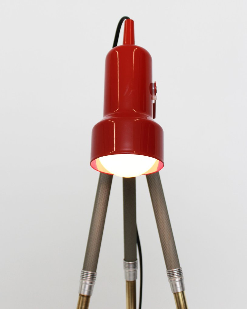 21neun - Candeeiro de pé com tripé - Metal, Alumínio, Cromado - Luminária de design upcycling #4.3