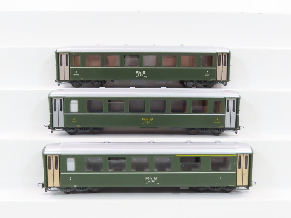 Bemo H0m - 3054/3055/3056 - Model train passenger carriage (3) - 3x 4-axle express train carriages, first/second and second class. - RhB #1.0