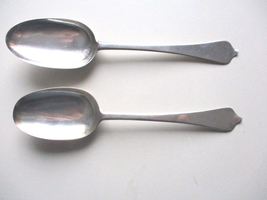 2 Zeldzame, 18e-eeuwse tafellepels gemaakt door - Gerardus Cornelii, Nijmegen (1722-1745) - Cuillère (2) - queue de rat - Argent 934 #1.0