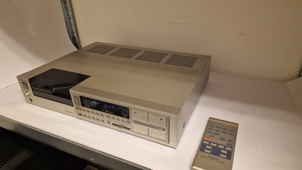 Technics - SL-P8 – First-Generation CD Player (1983) – Met originele afstandsbediening CD player #1.0